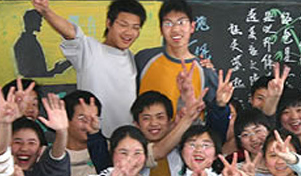 volunteers with children in china